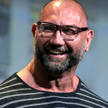 Dave Bautista จะได้มาร่วมแสดงในภาคต่อของ Knives Out ด้วย