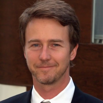Edward Norton จะได้มาร่วมแสดงใน Knives Out ภาคต่อด้วย